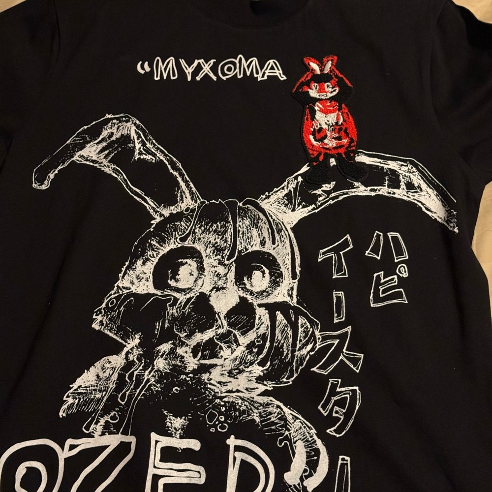 Black Tee very rare by RAF Reyes with Rabbit Design